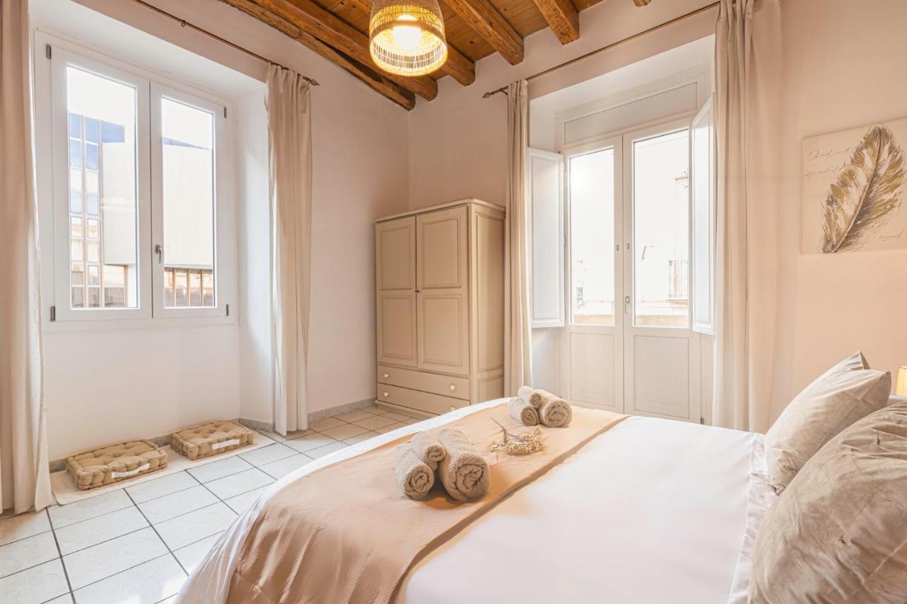Infinity House - Cagliari Centro Apartment Luaran gambar
