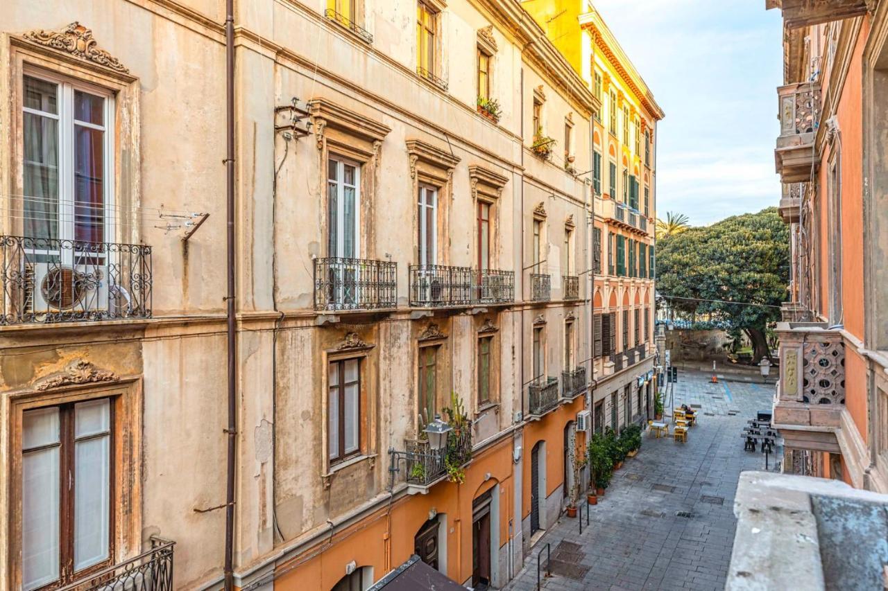 Infinity House - Cagliari Centro Apartment Luaran gambar
