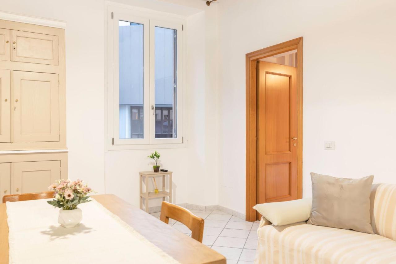 Infinity House - Cagliari Centro Apartment Luaran gambar